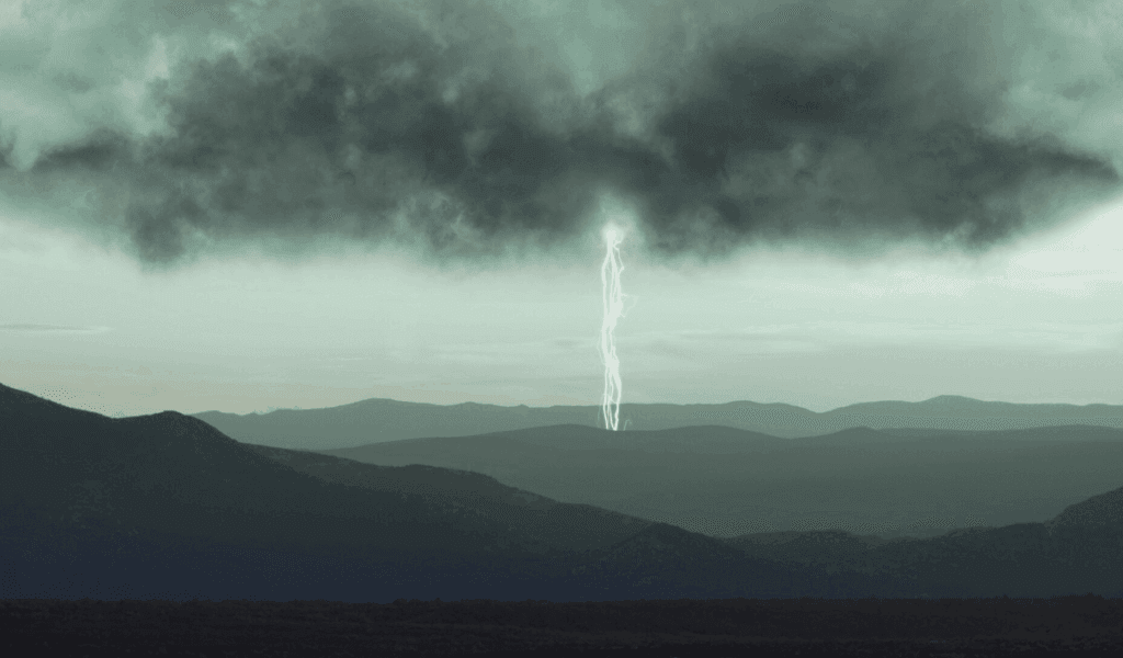 Guía de Preparación para la Temporada de Huracanes: Minimizando Interrupciones y Protegiendo Activos