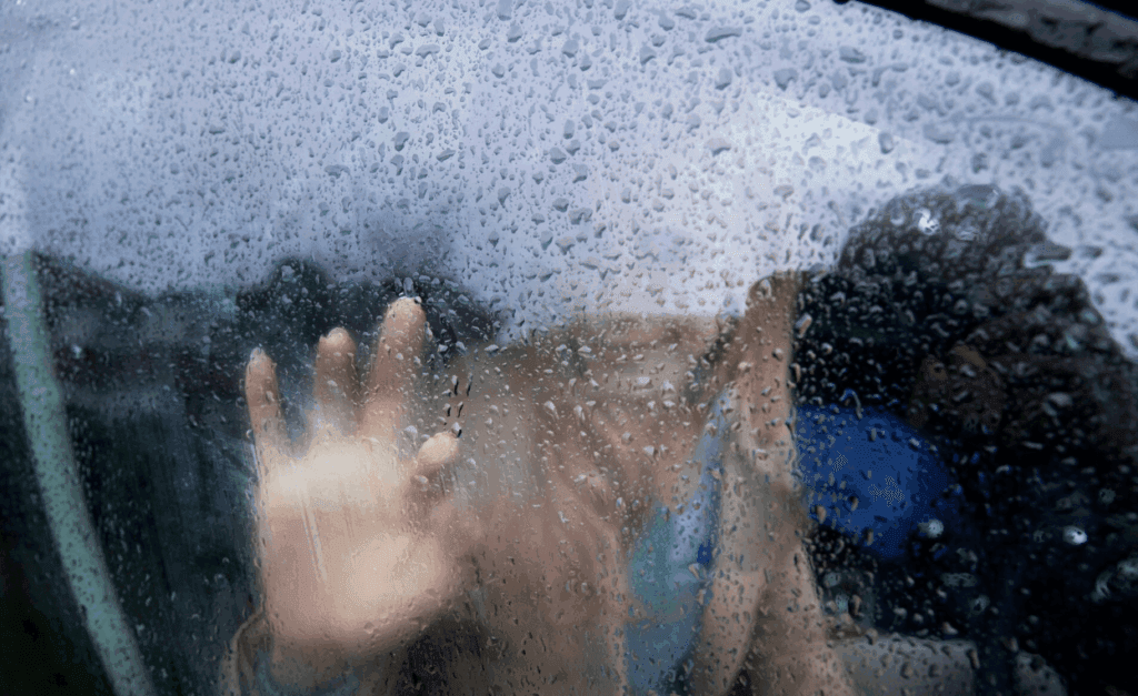 5 Consejos Esenciales para Actuar si tu Coche se Inunda