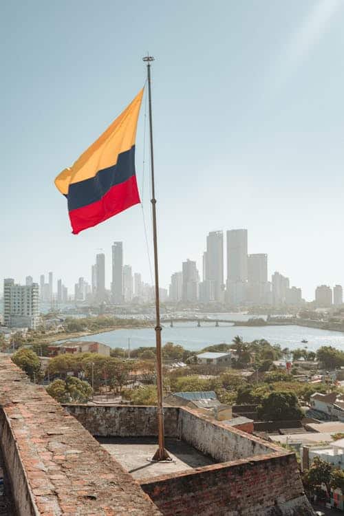 free photo of panorama urbano skyline verano rascacielos