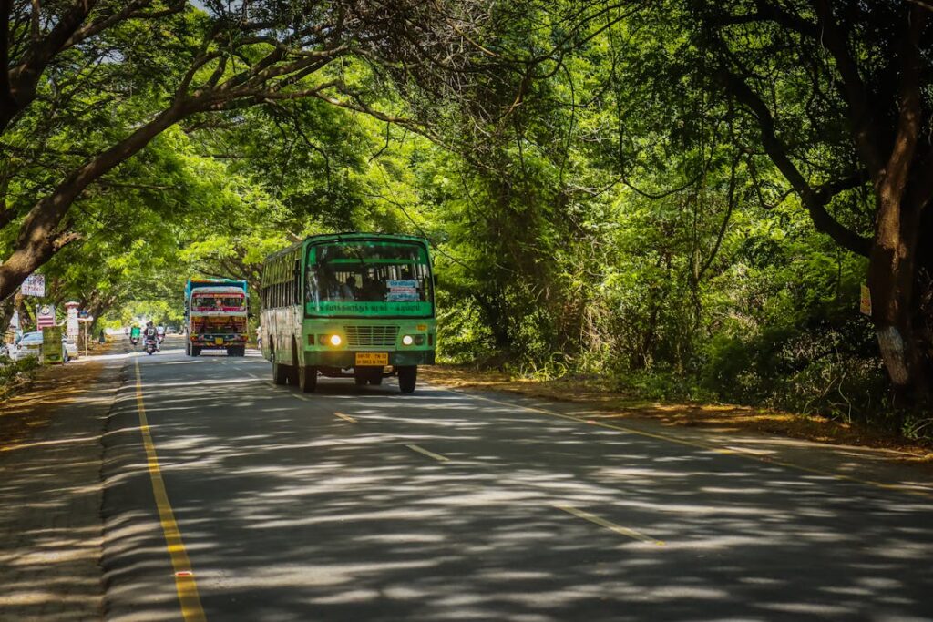 free photo of carretera trafico vehiculos paisaje