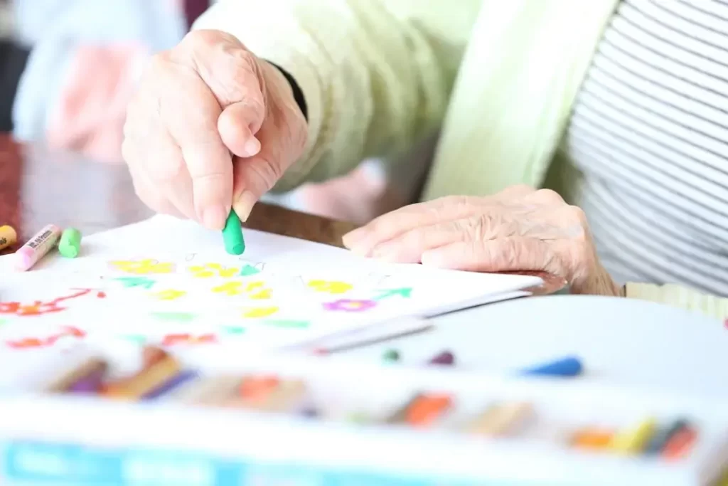 “Es fundamental disfrutar la vejez plenamente y no considerarla un periodo de peligro. La autodeterminación de la sensación de productividad influye directamente en la salud mental de los adultos mayores”. 