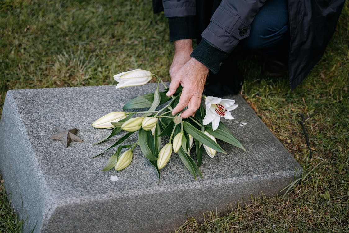 flores en cementerio